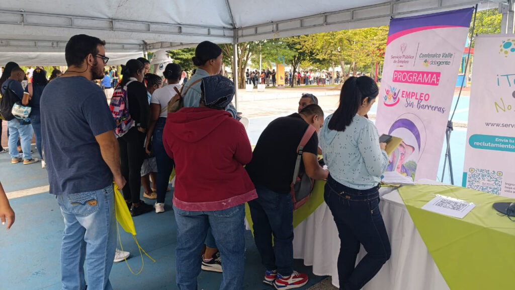 Comfenalco Valle Delagente lanzó el programa Empleo Sin Barreras en la exitosa Feria de Empleo Palmira 2025